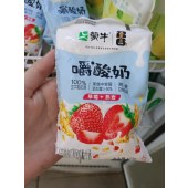 嚼酸奶草莓利乐包